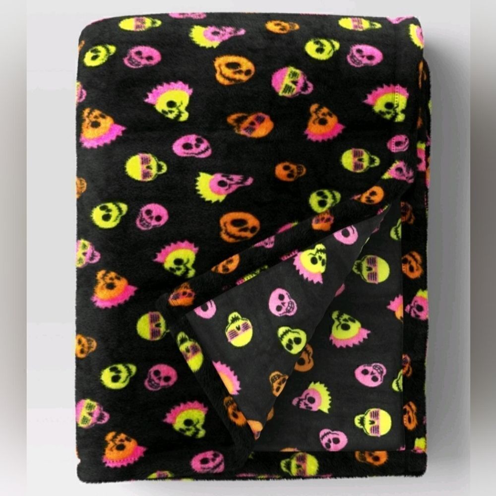 Skull Printed Plush Halloween Throw Blanket Black - Hyde & EEK! Boutique